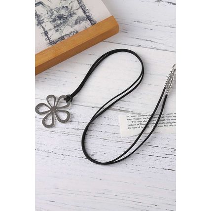 Silvery Hollow Out Floral Leather Rope Y-shaped Necklace