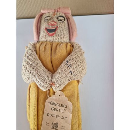 VINTAGE 1940's "GIGGLING GERTIE" DUSTER DOLL