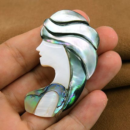 Beautiful Handmade Natural Shell Mother-of -Pearl Pin/ Brooch