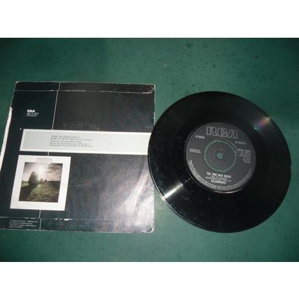 CLANNAD 7" SINGLE - I SEE RED/TA 'ME MO SHUI