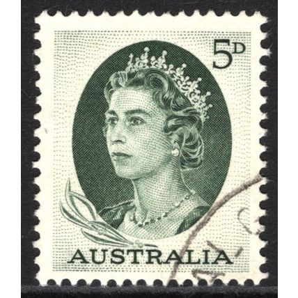 AUSTRALIA 1963/65: QUEEN ELIZABETH II DEFINITIVES - 5d GREEN USED (G1)