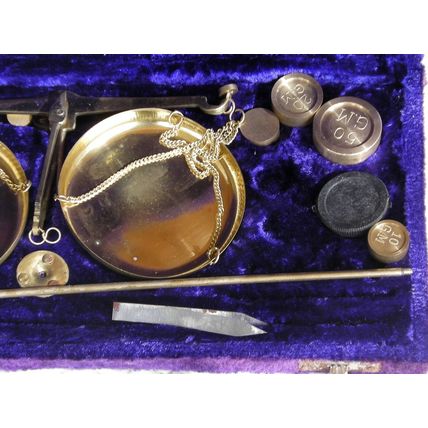 Scales Set with Brass Weights & Purple Velvet Case Balances kitchen measure 100g