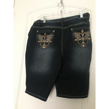 Cato Women's Blue Jean Bermuda Shorts Pockets Zip & Button Size 12