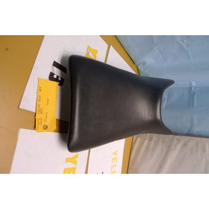 HONDA CBR125 CARBURETTOR VERSION RIDERS SEAT #8 (CON-B)