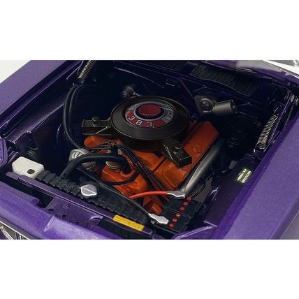 1/18 ( IB ) 1971 Plymouth Barracuda Violet Metallic and White Limited Edition
