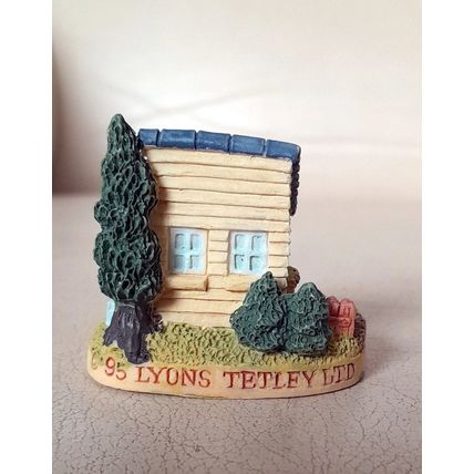 TETLEY TEAFOLK HOUSES : GORDON'S POTTING SHED