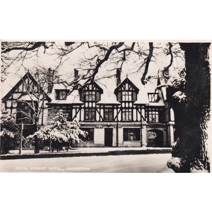 ED 96 CHINGFORD - ROYAL FOREST HOTEL. SNOW SCENE . RP POSTCARD