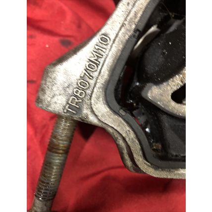 08-12 Land Rover LR005645 LR2 OEM 3.2L CV Axle Support Bracket Anchor + Mount
