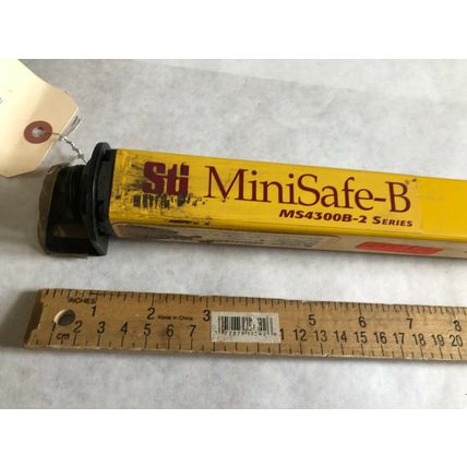 NEW STI MS4316BX 42687-0160 MINISAFE-B LIGHT CURTAIN EMITTER, 1-30 FOOT-RANGE,EN