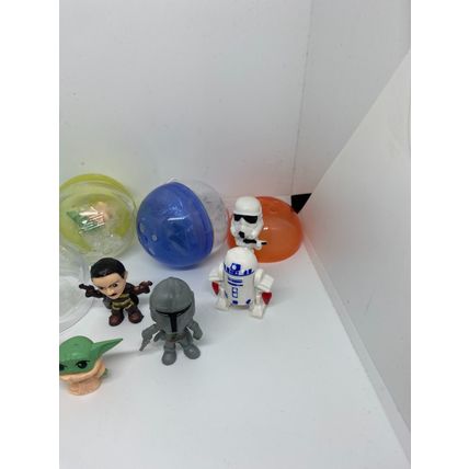 100 X Toy Filled capsules STAR WARS baby Yoda Mandolorian - VENDING MACHINE STOC
