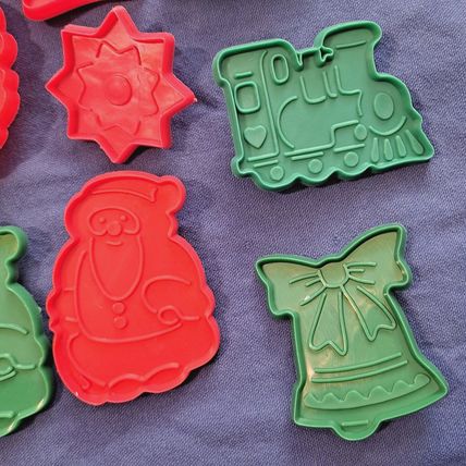 Vintage LOT 17 COOKIE CUTTERS Plastic Halloween Christmas Thanksgiving Train