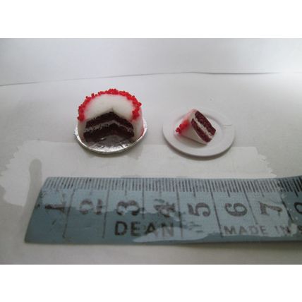 DOLLS HOUSE MINIATURE FOOD RED VELVET CAKE AND SLICE - 12TH SCALE Handmade