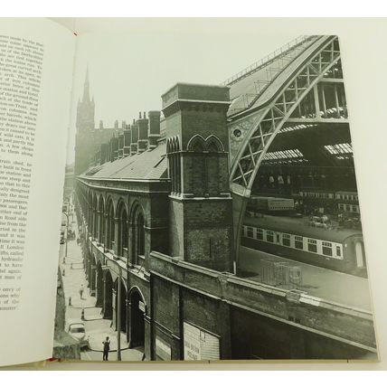 John Betjeman Londons Historic Railway Stations 2002 Illustrated Book HB