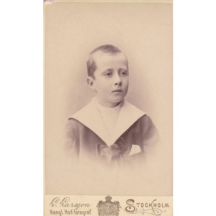 VICT.CDV PHOTO -YOUNG BOY, LARGE COLLAR BY L. LARSON ?, STOCKHOLM