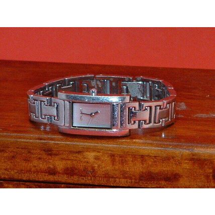 Pre-Owned Women’s DKNY Silver Tone Dress Analog Watch