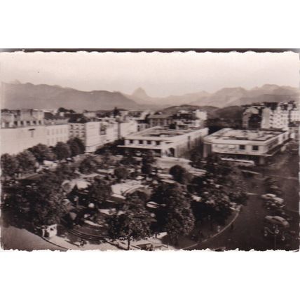 Pau Place Clemenceau France Picture card 8.5 x 6cm VGC