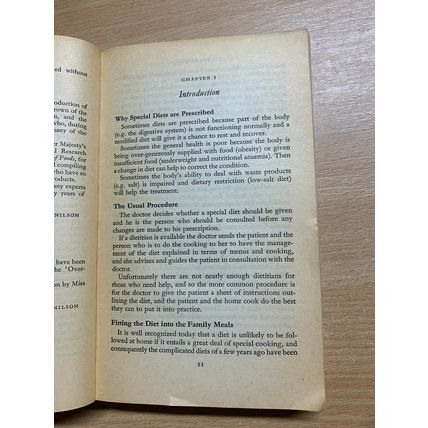 1976 "COOKING FOR SPECIAL DIETS" RECIPES VINTAGE PAPERBACK BOOK (P3)