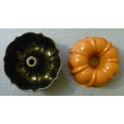 NEW NORDIC WARE 3-D PUMPKIN 2 PAN BUNDT SET HALLOWEEN THANKSGIVING HARVEST