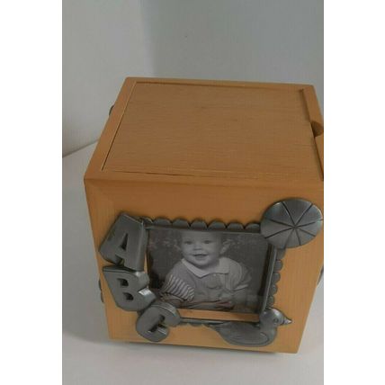 ROYAL LIMITED MUSIC BOX Brown WOODEN PHOTO CUBE "TWINKLE TWINKLE LITTLE STAR"