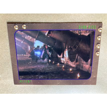 Alien3 Base trading card # 13 Fleeing the Alien (A) 1992 Star Pics, Dark Horse