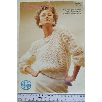 Vintage: Sirdar 6990 top arrowhead lace pattern crochet neck edge, Romance