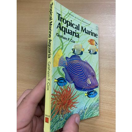 1980 "TROPICAL MARINE AQUARIA" ILLUSTRATED VINTAGE PAPERBACK BOOK (P2)
