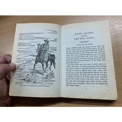 1944 1ST EDITION "GENE AUTREY & THE THIEF RIVER OUTLAWS" ILLUSTRATED BOOK (P3)