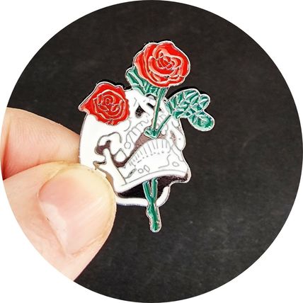 Pin Badge Skull & Roses Enamel Badges Gift Collect 3.7 cm x 2.6 cm Rock BA116