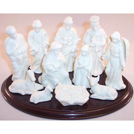 Pre-Owned 11 Pc. Nativity Set with Wood Base Christmas Holiday Decor