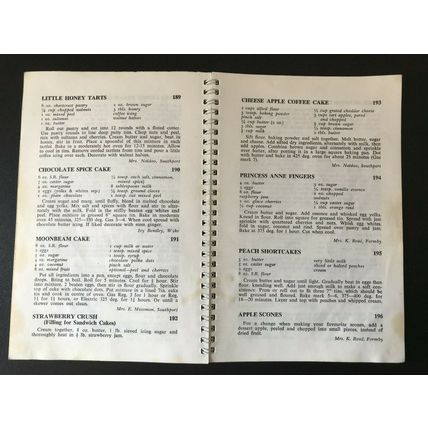 RSPCA Recipe Booklet Animal crackers 1970's GC 200+ recipes Toad, Fish V RARE