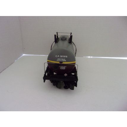 MTH Electric Trains O Scale 8000 Gal. Tank Car Canadian Pacific #381916