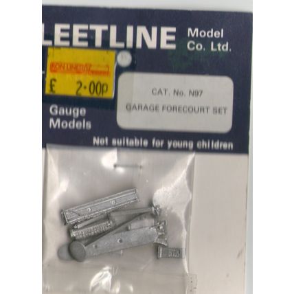 FLEETLINE MODEL Co: N97 GARAGE FORECOURT SET white metal - unpainted (1950-1975)