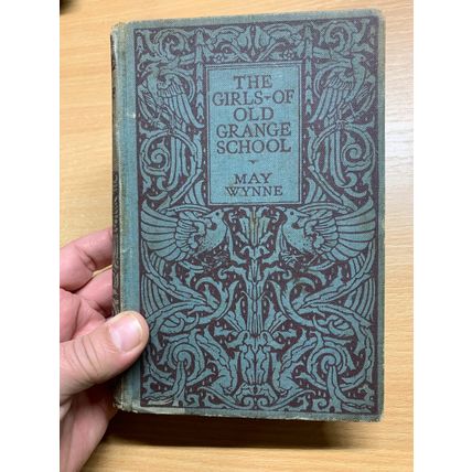 c1920s MAY WYNNE "THE GIRLS OF OLD GRANGE SCHOOL" FICTION HARDBACK BOOK (P3) AA