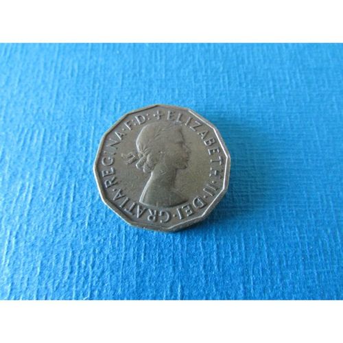1957 QUEEN ELIZABETH II BRASS THREEPENCE FREE POST. G