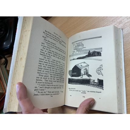 1944 "ISLAND FARM" HILDA BREARLEY FICTION ILLUSTRATED HARDBACK BOOK (P3)