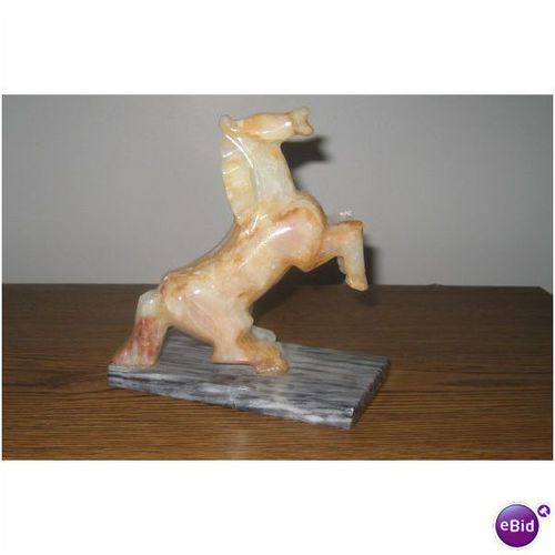 HORSE - BEIGE WHITE AND GREY ONYX HAND CARVED HORSE MADE IN MEXICO
