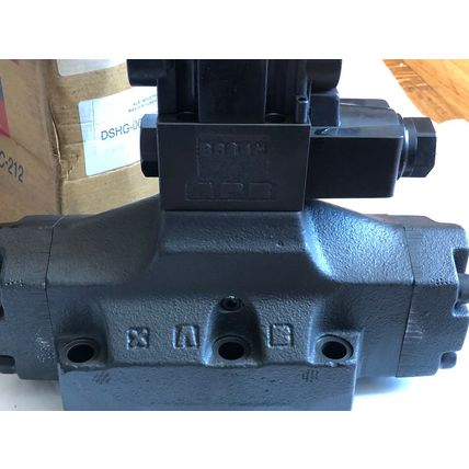 NEW YUKEN DSHG-06-2B2-T-A100-53 SOLENOID HYDRAULIC VALVE,8611M,DG