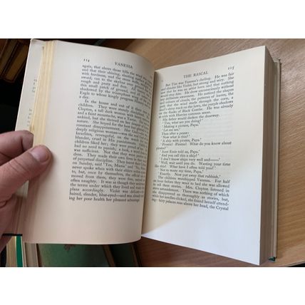 1933 HUGH WALPOLE "VANESSA" FICTION VINTAGE THICK HARDBACK BOOK (P5)