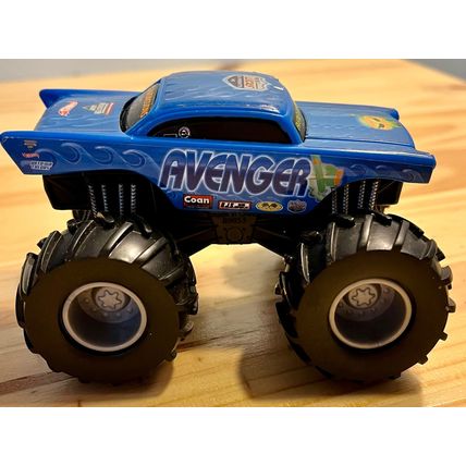 Avenger Monster Jam Truck 1/43 Hot Wheels Rev n Go 2010 #200