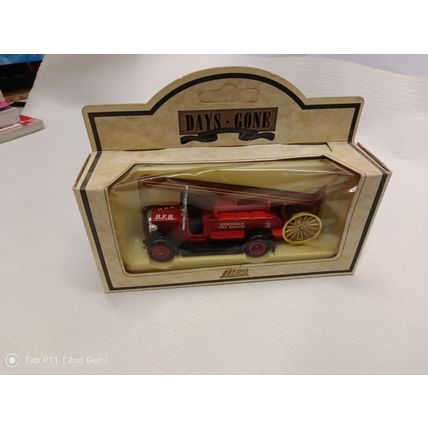 LLEDO DAYS GONE 1934 DENNIS FIRE ENGINE ( PRE-OWNED)