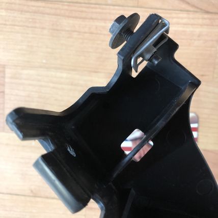 Land Rover LR029746 LR2 Left Front Bumper Side Bracket OEM
