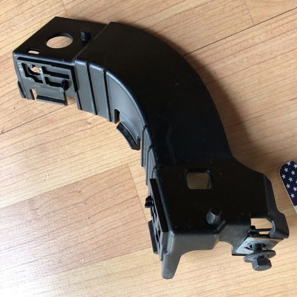 Land Rover LR029746 LR2 Left Front Bumper Side Bracket OEM