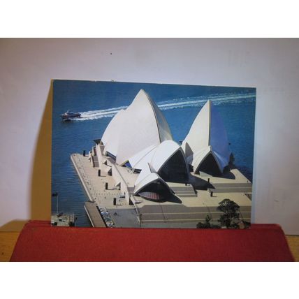 SYDNEY OPERA HOUSE, N.S.W. AUSTRALIA used postcard dated 1982 =