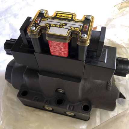 NEW PARKER D61VW011C1NYCF5,D1VHW004CNYCF5 HYDRAULIC VALVE,BR