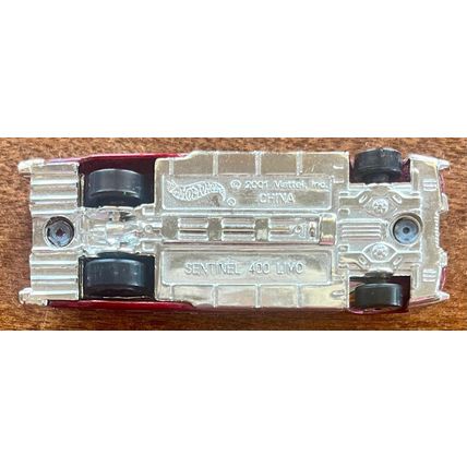 Sentinel 400 Limo Hot Wheels Diecast Metal Vehicle 1:64 by Mattel in plastic