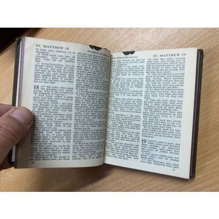 VINTAGE "THE NEW TESTAMENT" RELIGIOUS SMALL HARDBACK BOOK (P2)