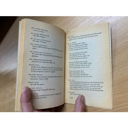 1979 DYLAN THOMAS "UNDER MILK WOOD" DRAMA PLAY FORMAT SMALL PAPERBACK BOOK (LL)