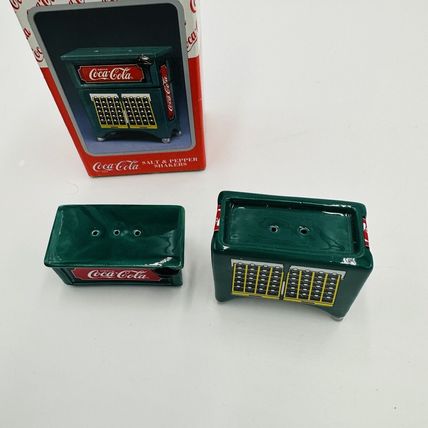 Coca-Cola Salt & Pepper Shaker Vending Machine Ceramic Vintage