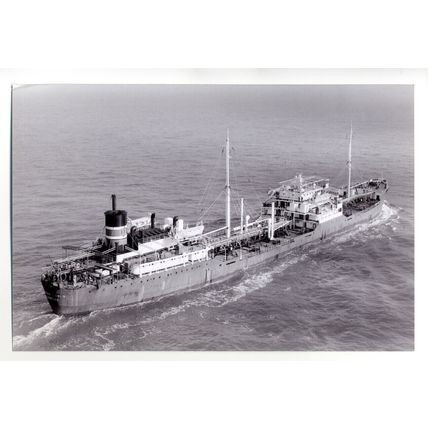 tc0049 - BP Oil Tanker - British Baron - photograph