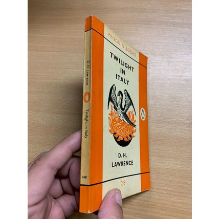 1962 D H LAWRENCE "TWILIGHT IN ITALY" FICTION PAPERBACK BOOK (P2)
